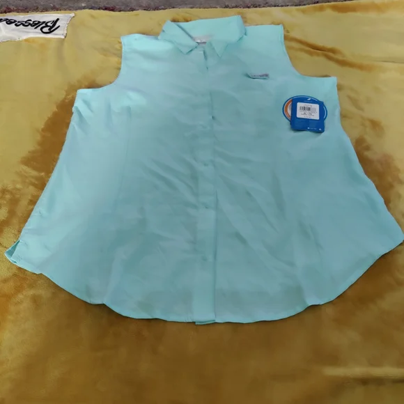 NWT Columbia Women's Sleeveless Light Blue Button Down Shirt - Picture 2 of 5